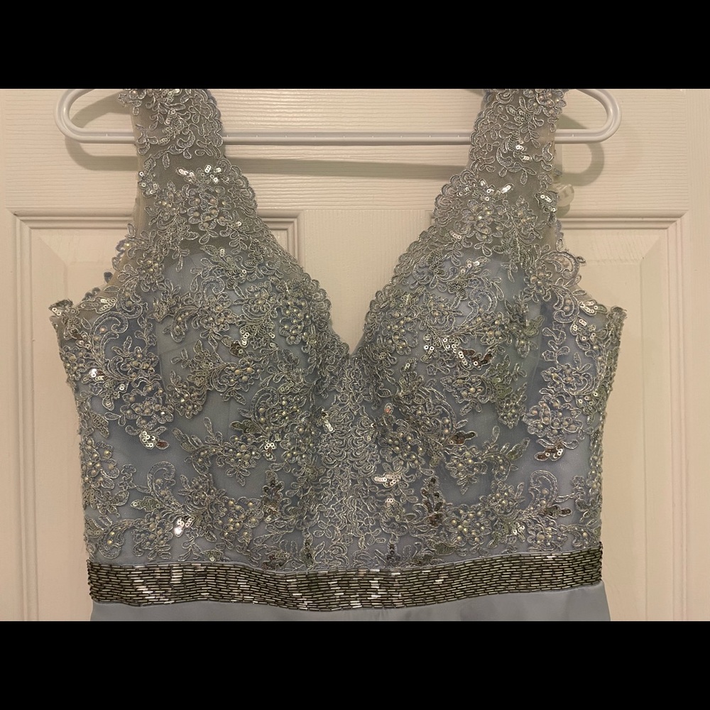 Gown - Picture 2 of 7